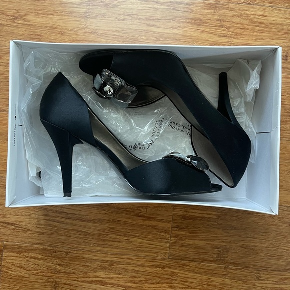 Nine West Black Satin 3 1/2” Heels!!!! - Picture 3 of 6